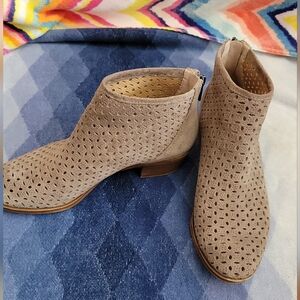 Lucky Brand Perforated Boot Stone Leather Size 7.5